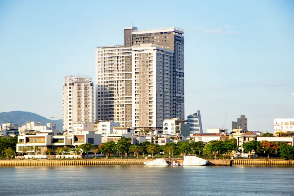 Đường hẻm trước nhà